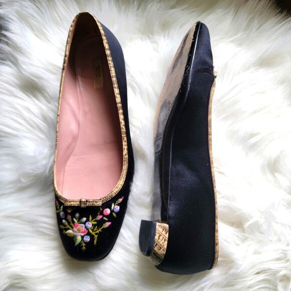 Authentic Prada Work of Art Black Embroidered Sz38.5 Shoes